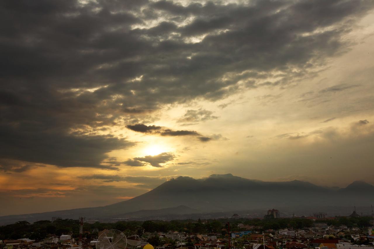 Ascent Hotel & Cafe Malang Luaran gambar